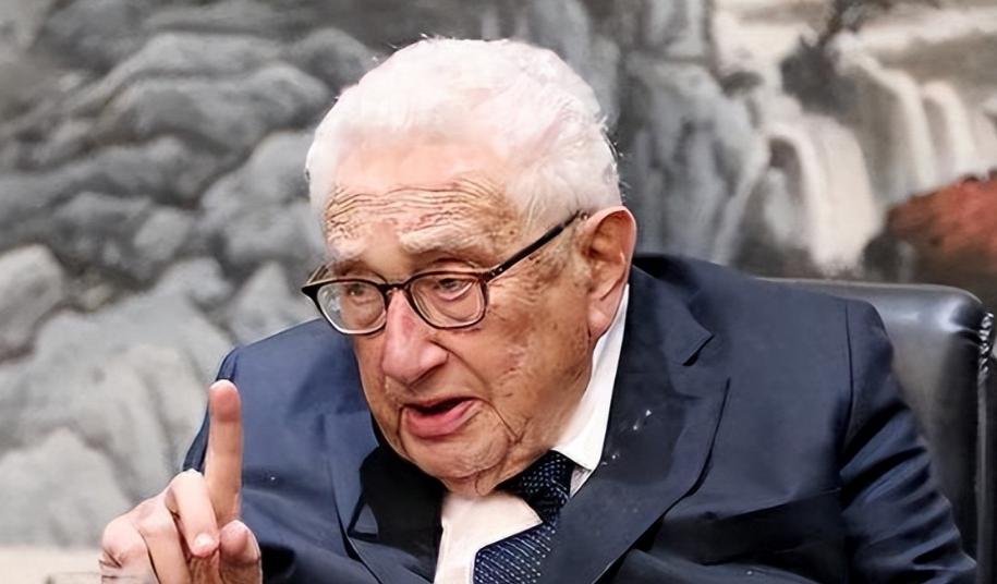 基辛格生前大胆预测：2023年5月，百岁高龄的基辛格在生日宴上，对着满厅宾客