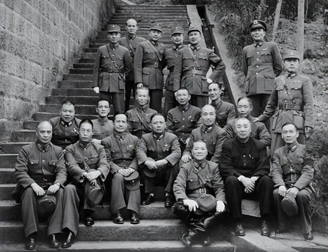 一个挺有争议的话题，最近在网上被很多人讨论，有人问咱们国家到底什么时候最让人敬畏