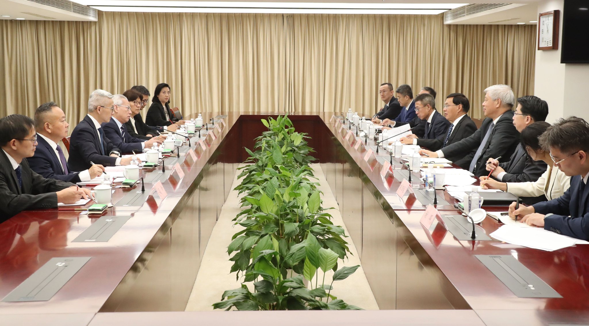 张玉卓会见澳门特区政府行政长官岑浩辉