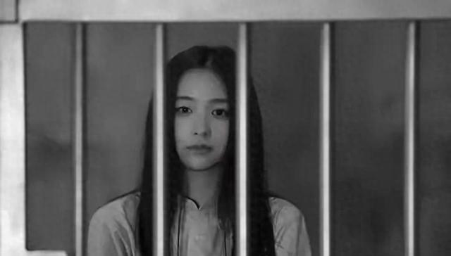 1991年8月13日，上海女子监狱的死囚房中，一名年轻貌美的女囚犯突然用颤抖的声