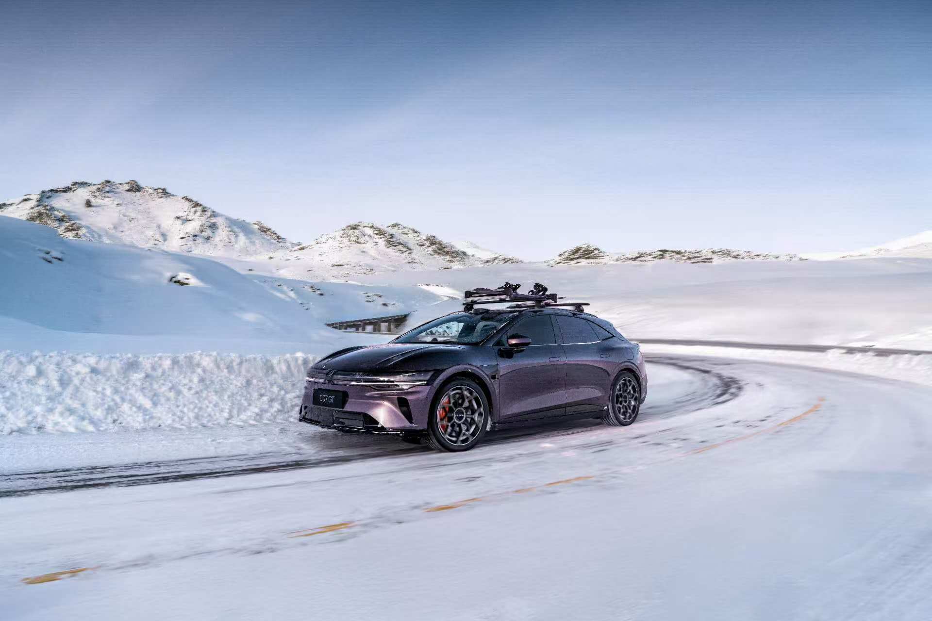 汽车资讯3月31日，极氪宣布两大新品动作：由极氪007GT与极氪007组成的焕