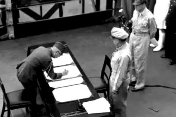 1948年，一位名叫砂原惠的日本青年隐姓埋名，以"张荣清"的化名伪装成中国籍青年