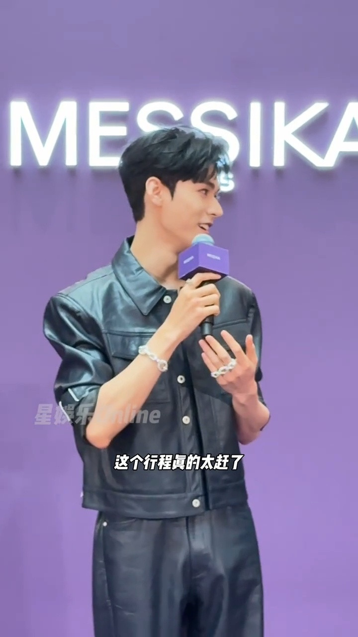 一身黑皮衣的龚俊帅得如此权威龚俊黑皮衣银链子造型龚俊连轴转状态也这么好