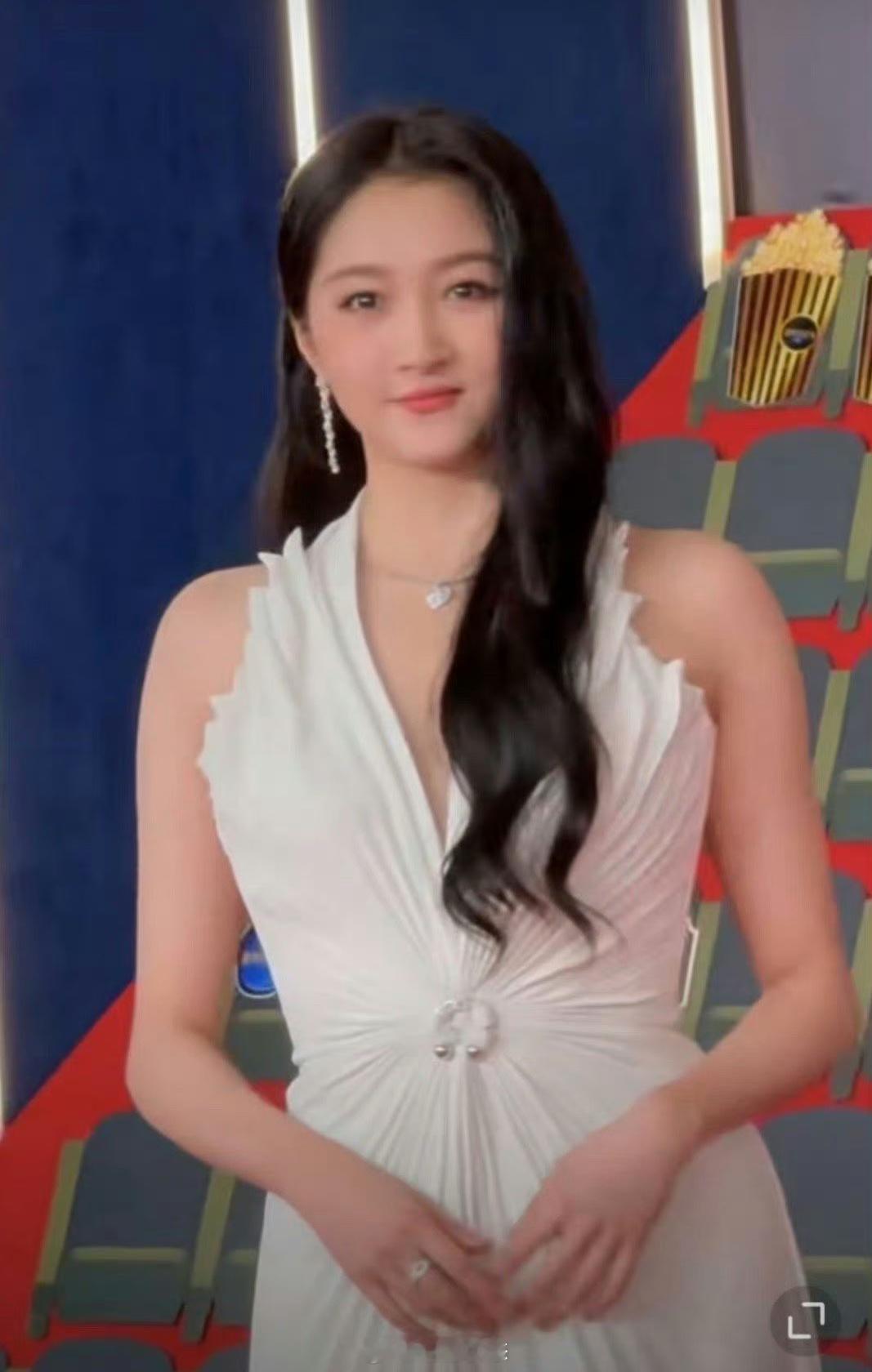 关晓彤这个身材真的好粗壮