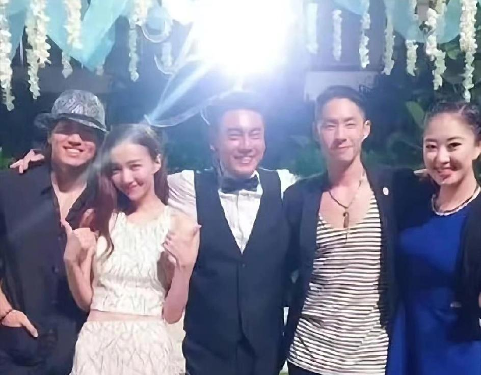 我们都被周渝民2016年缺席的那场婚礼骗了。真正的裂痕在镜头外缝合。...