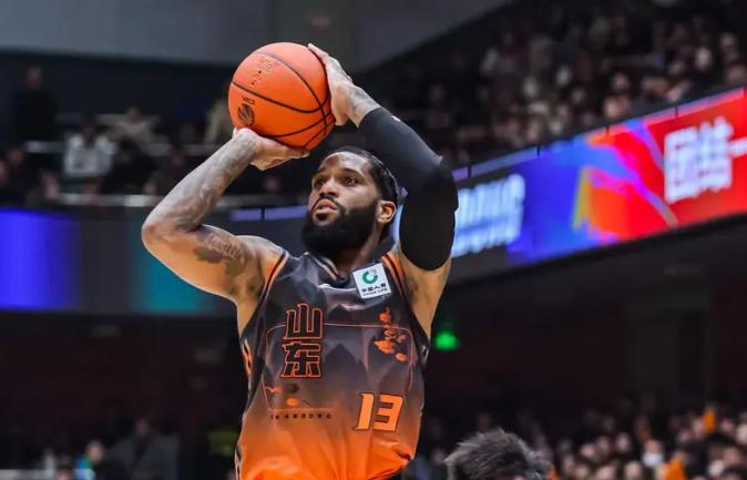 山东男篮官宣：鲍威尔离队，新援月底见？1、鲍威尔终于走了，俱乐部处理得挺干脆，又