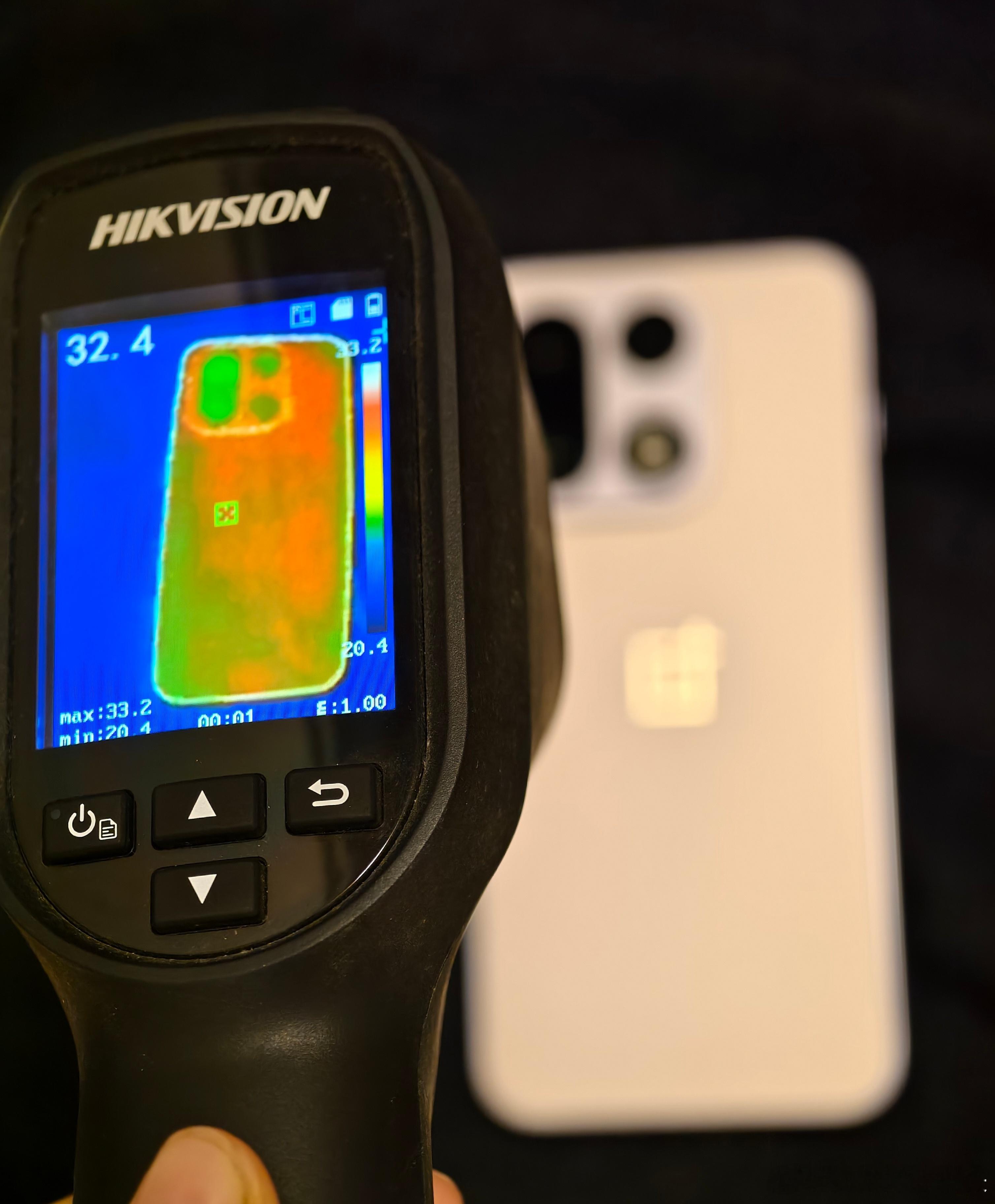 一加15在165Hz下都压得住游戏发热了，最高画质畅玩游戏更是不在话下。崩坏3最