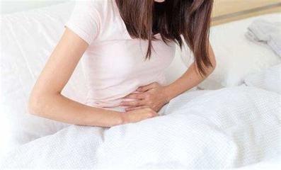 无理闹三分！湖北，一女子怀孕8周，到餐馆吃饭，期间餐馆老板的朋友喝完酒后也来到餐