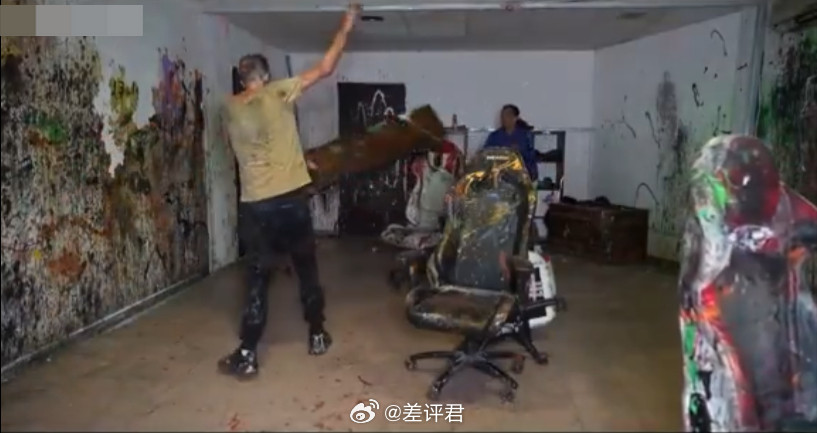 #受虐主播直播300小时被虐杀#JeanPormanove（网名）是法国最为
