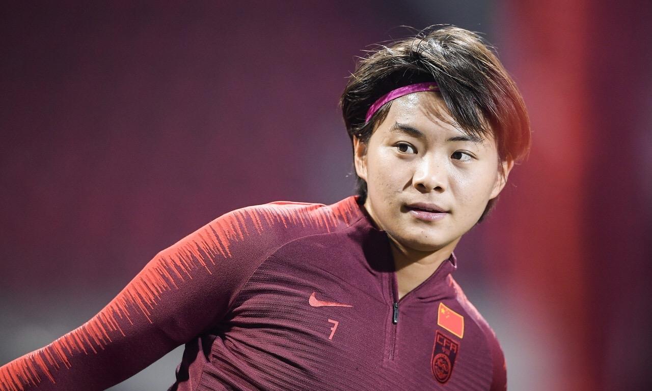 中国女足不能没有王霜有位记者认为，王霜是时候离开中国女足。咱不敢查这位记者底细