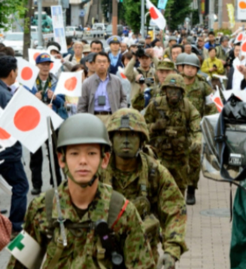 十年前日本自卫队对中国嚣张嘲讽，说“解放军就算有十倍兵力，也不敌日本自卫队”。