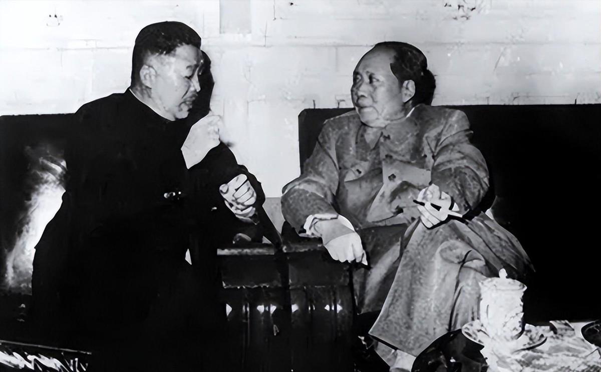 1955年授衔时贺龙对名单有异议，亲自找毛主席评理，毛主席仔细一看也说确实评低了