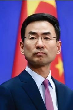 纽约的联合国大厦前，中国国旗又一次被挡在了门外，4月25日，美国又耍老把戏——直