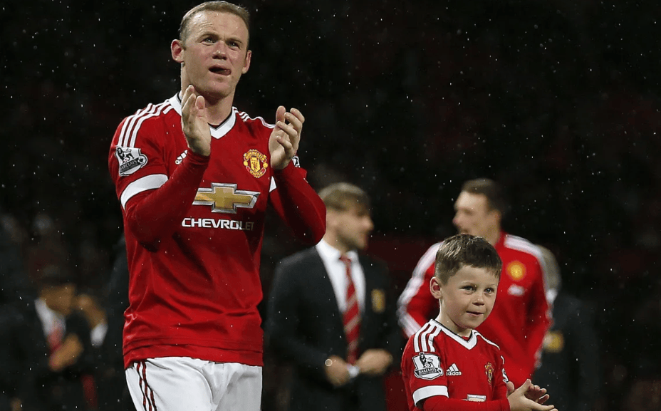 太阳报: 小鲁尼有望今日在老特拉福德首秀;并不希望父亲来