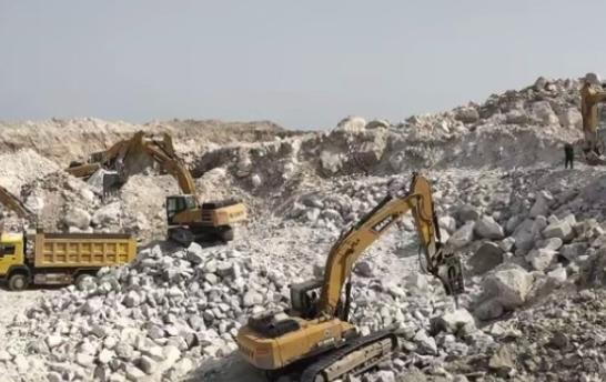 这就叫教会徒弟，饿坏师傅？津巴布韦这回是真不装了，直接把桌子掀得明明白白，一点情