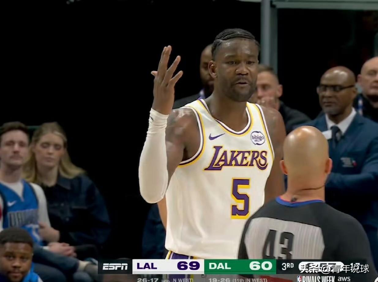 我对艾顿真是忍无可忍了！第三节9分09秒，詹姆斯加速突破上篮吸引防守后将球高