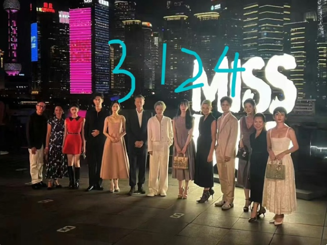 果然！迪丽热巴和刘雨昕粉丝又在争迪奥小姐展的C位了