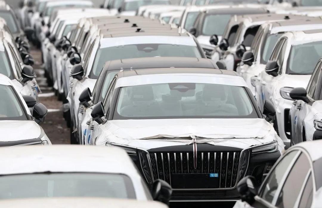 西方想靠制裁困住中国？欧美车企扎堆撤出俄罗斯，空出大片市场！很多人看俄罗斯汽