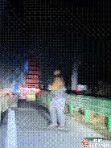 伟大的父爱！一名女子远嫁到安徽合肥，她的父亲是开货车的，经常全国各地跑，但每次经