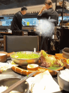 现在有些餐饮店真是弱势群体，已经被折磨的没骨头了，感觉这样的事情不管谁遇到了都会