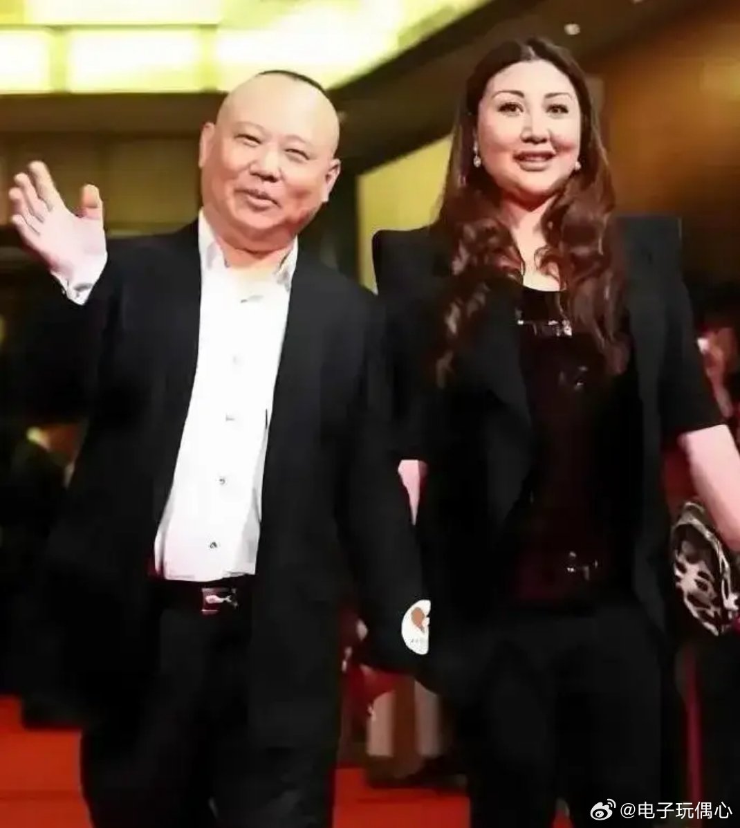 郭德纲和老婆合照年轻时候的王惠长的真好看！一看就是富态人