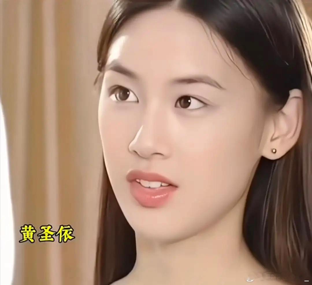 古早剧中的“校花”，刘亦菲和黄圣依不同气质～你觉得谁更胜一筹？​​​