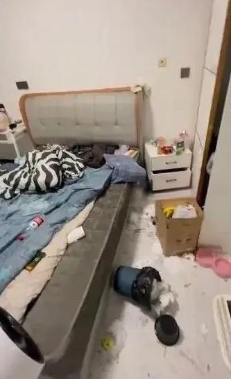 上海，一房东把房子租给00后情侣，两人却拖欠房租，就在房东急得焦头烂额时，两人突