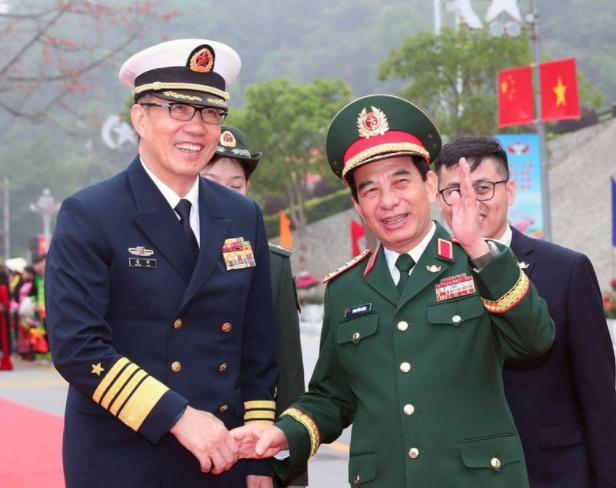 越军战舰出动！菲律宾但凡有越南一半聪明，都不会这么麻烦！ 3月16号，越南海