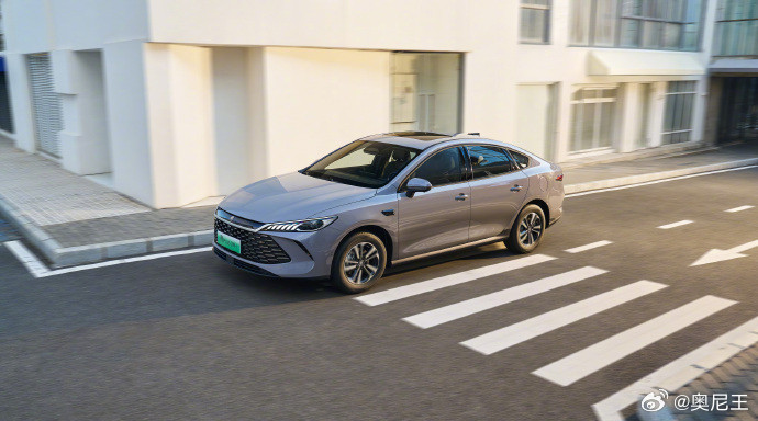 秦PLUS官宣7年低息夯爆了前两天看到比亚迪秦PLUS的新政策，第一反应是：这次