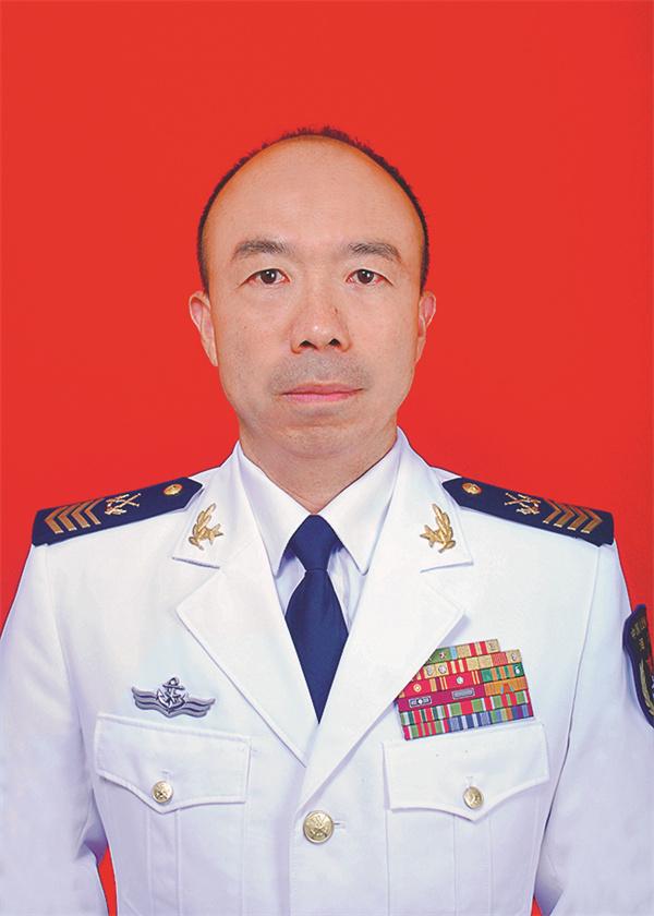 马少利从军28年的“舰炮兵王”，现任东部战区海军资阳舰主炮区队长，先后在4型舰艇
