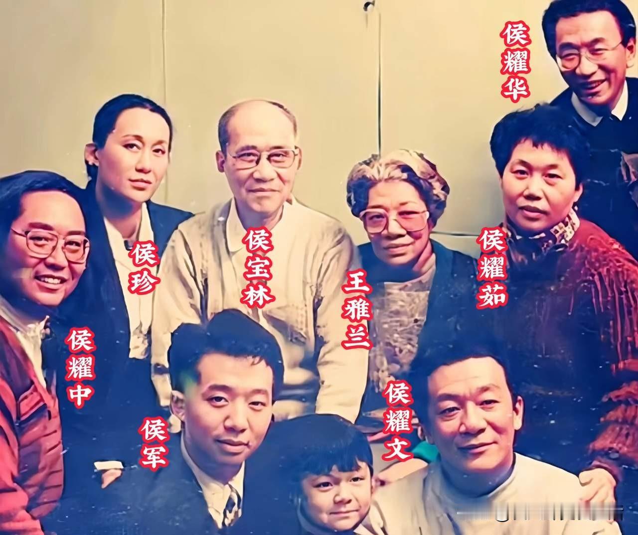 根据谢雷爆料，侯耀华和自己的兄弟姐妹也不和，那他到底有几个兄弟姐妹呢？给大家介绍