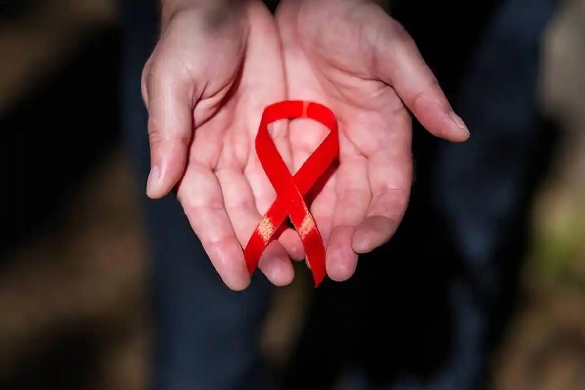 艾滋病毒离开人体能活多久?这些常见接触,其实不会传染街头巷尾总有人谈“艾”