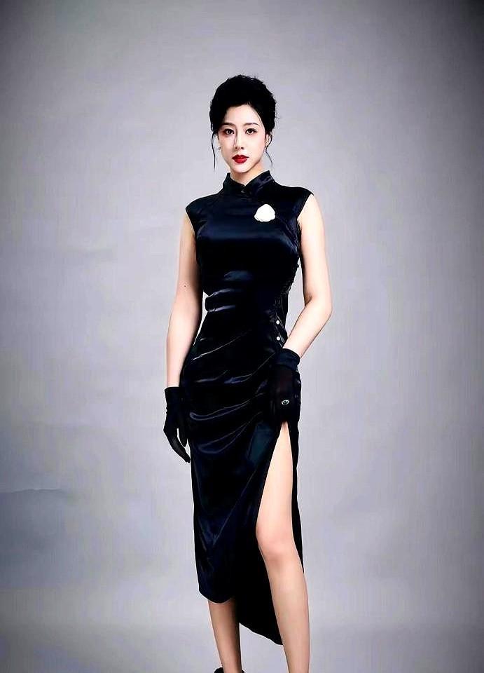 看到短剧“大嫂”日薪10万，我气笑了。因为就在横店，她的群演同事，时薪15块。