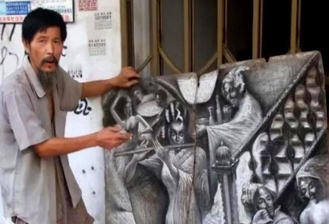 谁能想到，赣州街头那个浑身恶臭、右半边身子瘫痪的流浪汉，用半截粉笔在水泥地上随便