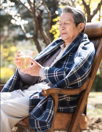 “晒太阳补钙”错了？医生强调：过了65岁，补钙要尽量做到这5点随着年龄的增长