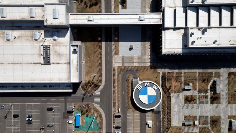 总有人争论德国宝马和华晨宝马谁更牛，其实两者是“全球标准+本土适配”，不存在谁更