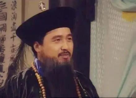 康熙二十年，公元1681年，昆明城外。大将军贝子彰泰统帅四十万满汉大军，把昆明围