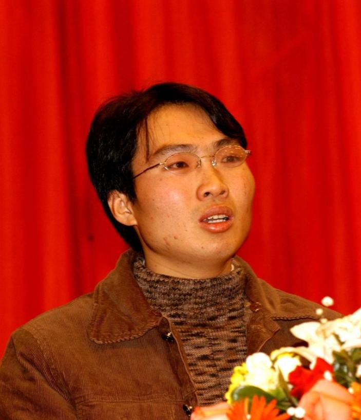 洪战辉，男，1982年6月出生，河南省西华县人，中共党员，中南大学商学院企业管理