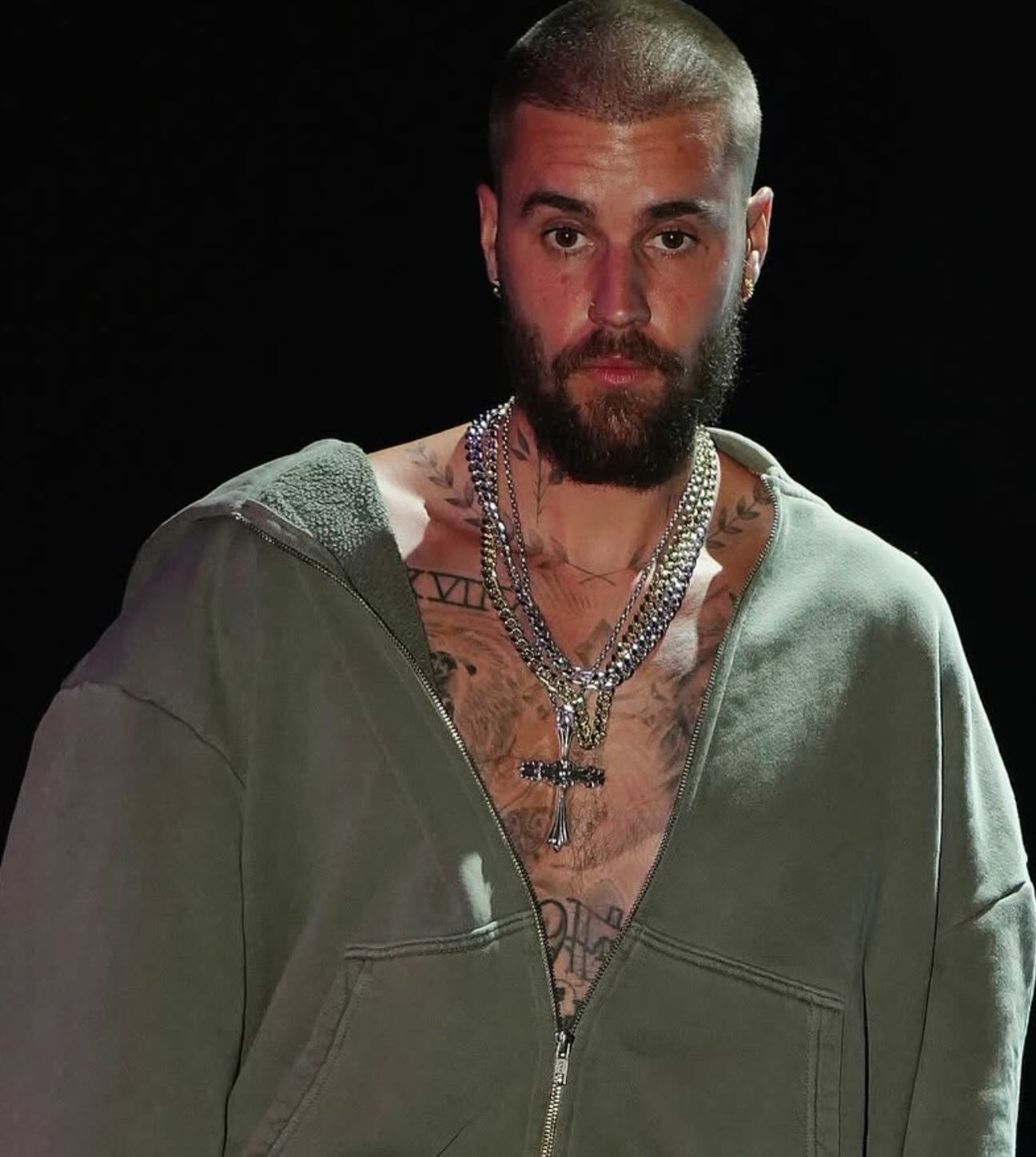 大胡子贾斯汀比伯JustinBieber自曝新照！这次是真“比爷”了……[允悲