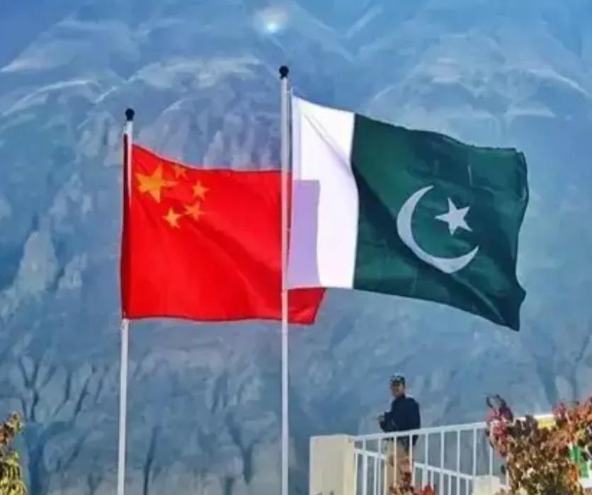 说句实话，最近网上这股情绪真来得挺突然：日本那边挑衅不断，中国这边火力全开，该警