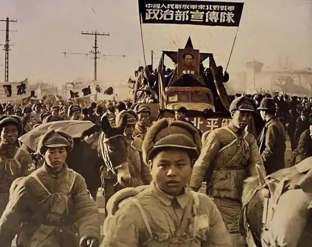 翻到苏联记者当年拍的四野入关老照片，真的被震撼到了。1948年11月的画面里，
