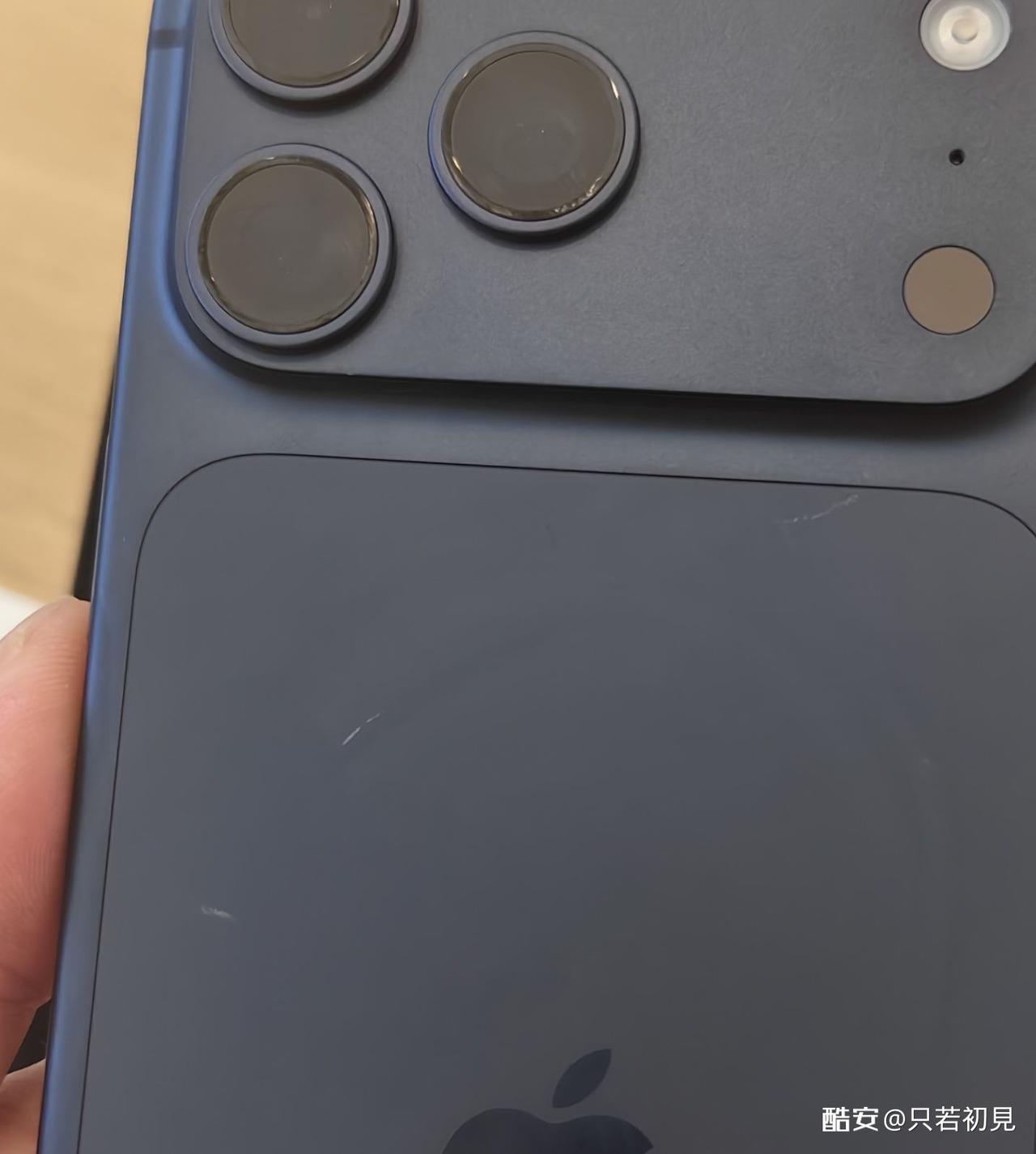 iPhone17Pro这一代算是近几代最没质感的机型了，有点失望。铝合金+喷
