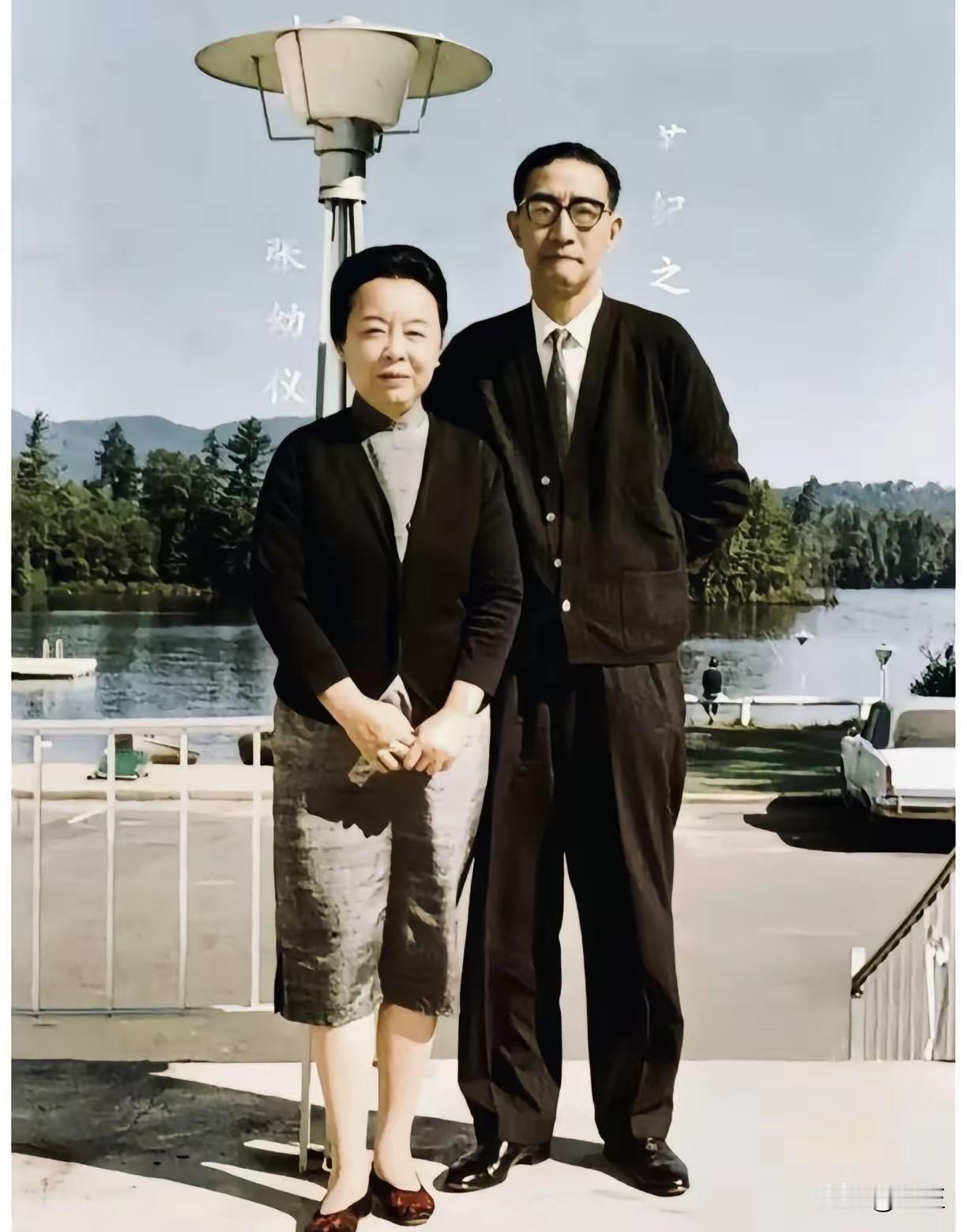 要不徐志摩说张幼仪土呢！是真土。她出身名门，也受过教育，也赚有很多钱，按说不