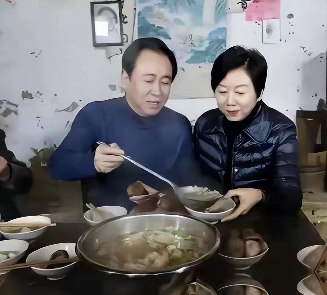 丁玉梅才是恒大世界的真正主宰！这边老许父子三人刚被宣布判处重刑！5000公里