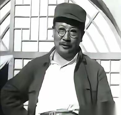 1943年，一个害死过无数同志的头号叛徒，突然一个人，跑回了延安。消息传开，