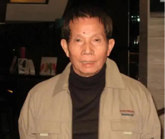 2001年，67岁的香港著名武术指导刘家良，提前结束工作回到家时，发现37岁的妻