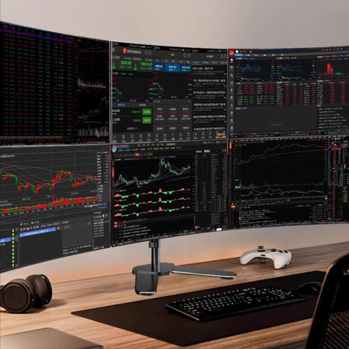 “能去收割外国市场的人才配叫真英雄！”这句话带着寒意从对方口中掷出，梁文峰没有