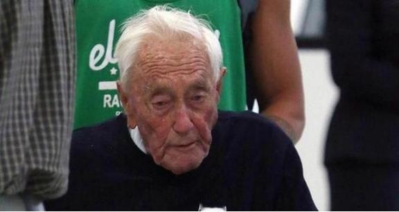 活得太久是什么感觉？2018年，104岁的科学家，在家人的陪同下远赴瑞士安乐死。