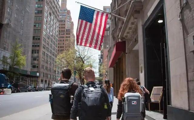 为什么移民美国的都不回来？答案有了：哪是不想早回，是从踏出第一步开始，就被一步步