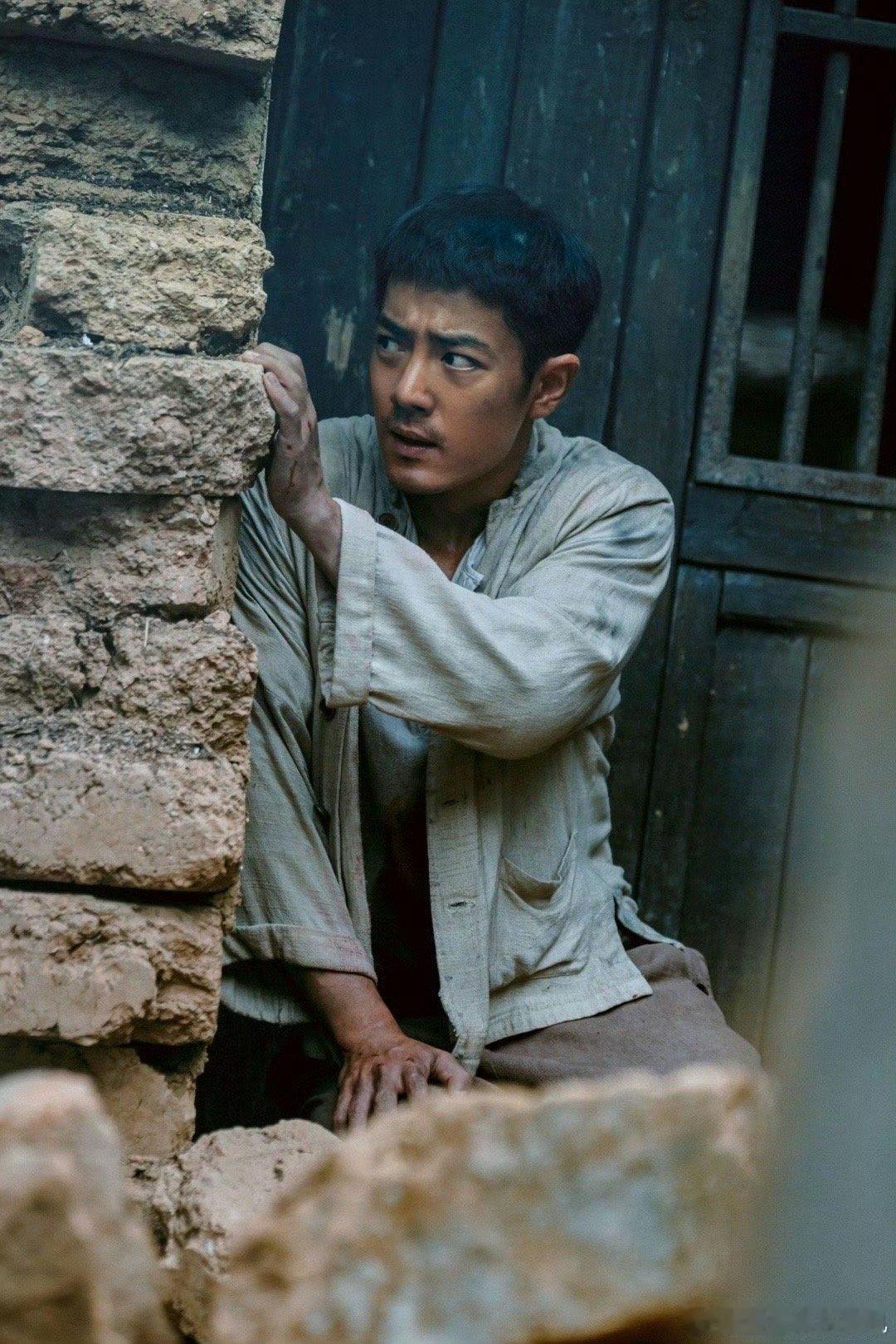 得闲谨制南京大屠杀幸存者的惊心之路逃进戈止镇的深山，也不过是短暂喘息。覆巢之下